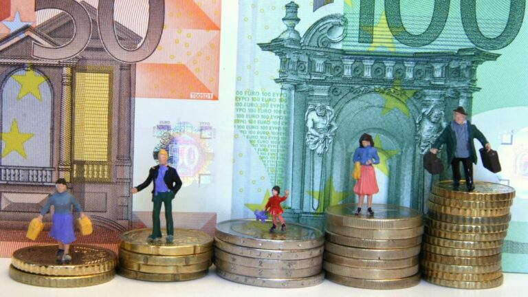 Remittances from Emigrants to Origin Countries Reach €2.9 Billion