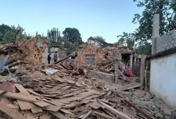 a house that has been destroyed by a landslide